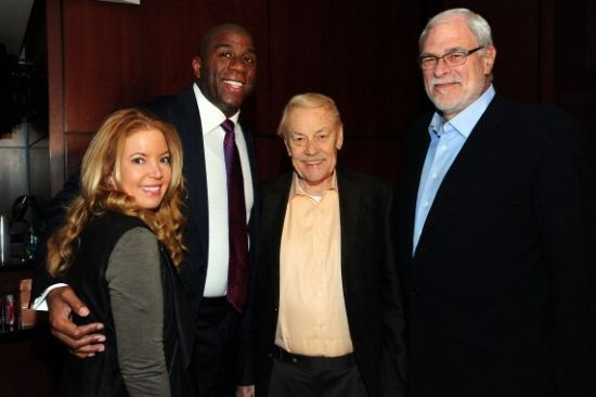 场展现出极 场展现出极